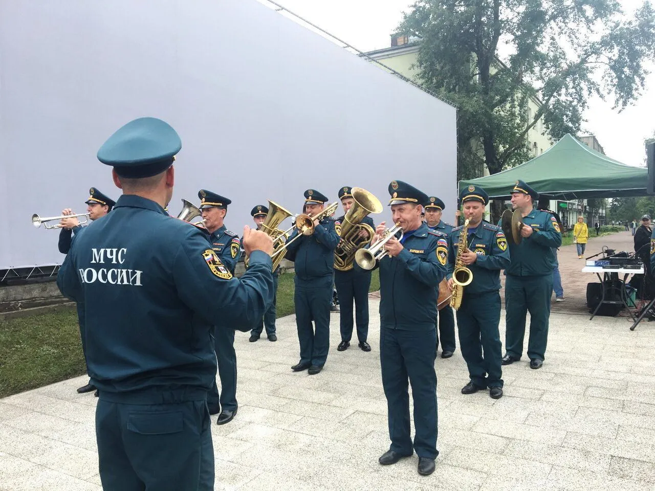 Памятник авиаконструкторам Камову и Милю открыли в Иркутске