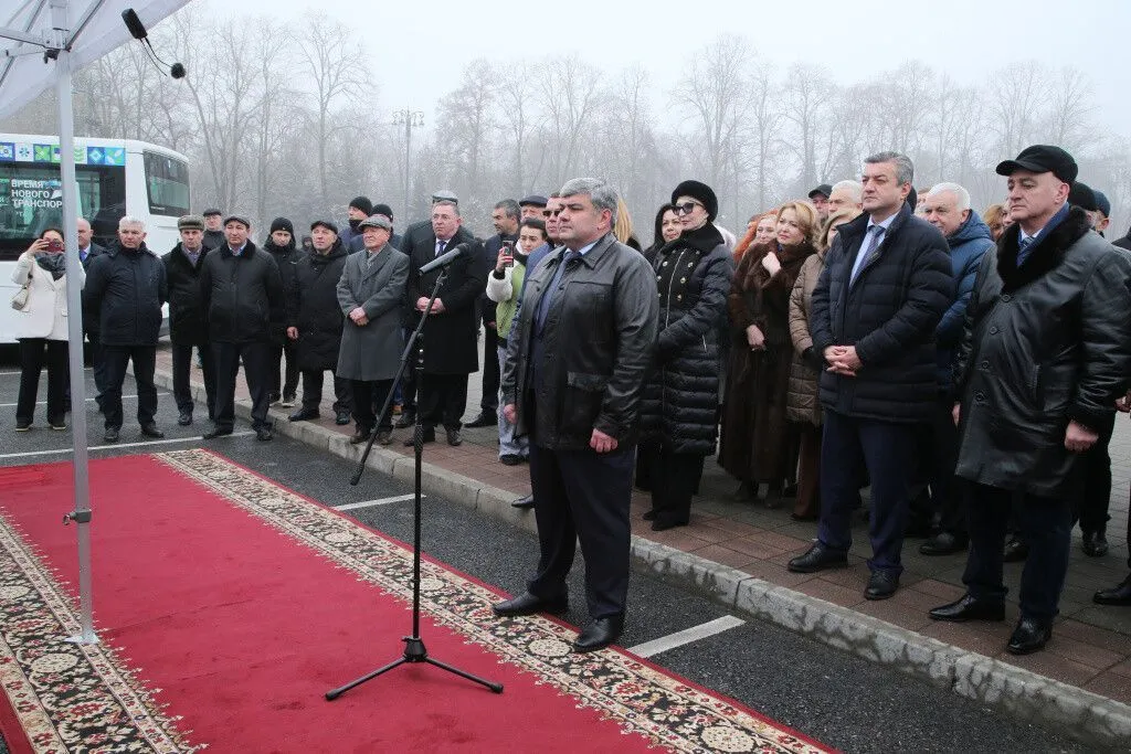 запуск вместительных автобусов. Фото: пресс-службы главы и правительства КБР