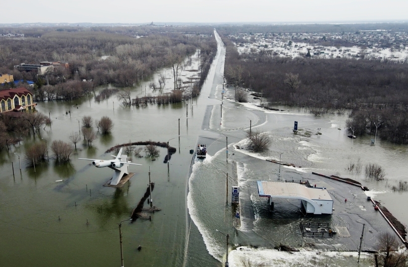 В зону подтопления в регионах попадают трассы, медучреждения и предприятия. Фото