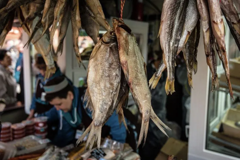 Фото. Главный источник отравлений - домашние консервы из овощей, грибов, мяса, соленая и вяленая рыба