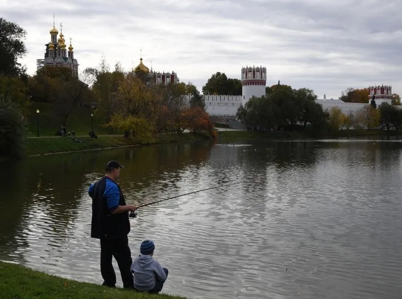 Сходите вместе на рыбалку. Фото