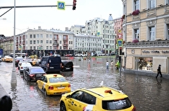 Свыше 40% месячной нормы осадков выпало местами в Москве менее чем за час