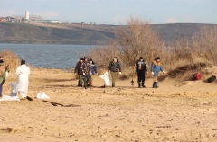 Почти 4 км береговой линии в Темрюкском районе Кубани расчищено от мазута