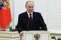 Путин: Россия будет повышать боевые возможности армии и флота как важнейшие составляющие обеспечения безопасности страны