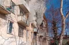 Многоквартирный дом горит в Кисловодске, один человек погиб - МЧС