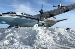 Стойка шасси сломалась у Ан-12 при посадке в аэропорту ЯНАО, пострадавших нет
