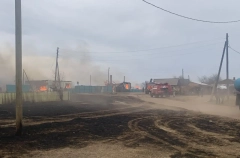 Четыре жилых дома сгорели из-за природного пожара в Забайкалье (Версия 2)