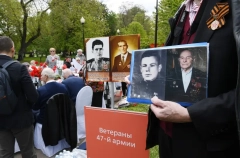Очный "Бессмертный полк" возвращается в Сибирь, салюты пройдут не везде