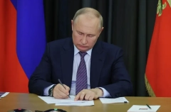 Путин подписал закон об ограничении использования в публичном пространстве иностранных слов