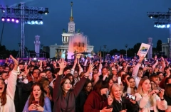 Более 45 тыс. столичных школьников и педагогов посетили выпускной на ВДНХ