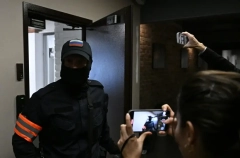 Задержаны главред телеграм-канала Baza Трифонов, его коллега и трое полицейских