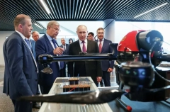 Путин посещает Петербургский государственный морской технический университет