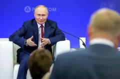 Путин заявил, что с приходом Трампа "замаячил свет в конце тоннеля" в налаживании отношений РФ и США