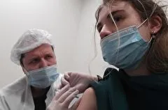В Москве стартовала третья фаза исследований вакцины от COVID-19 для подростков "Спутник М"