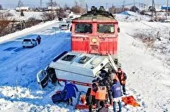 Машина "скорой" врезалась в локомотив в Комсомольске-на-Амуре: один человек погиб, еще двое получили травмы