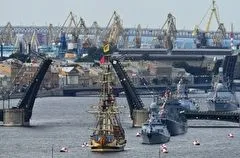 Воссозданный петровский линкор "Полтава" примет участие в параде ВМФ в Петербурге