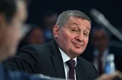 Волгоградский губернатор в День Конституции вручил госнаграды ветеранам