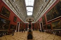 Число иностранных посетителей Эрмитажа сократилось до менее 1%