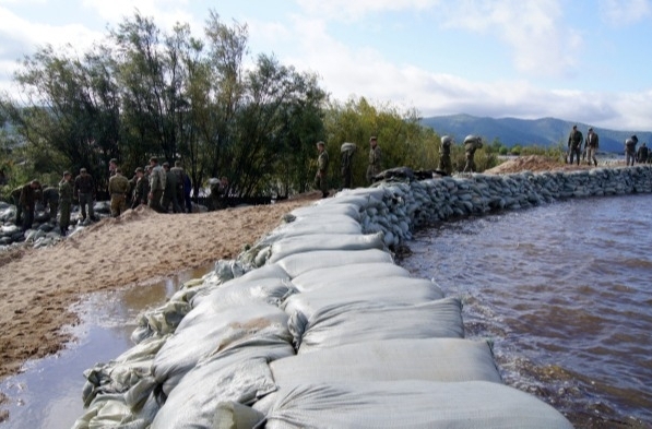 Уголовное дело о халатности возбуждено после прорыва дамбы в селе Еврейской АО