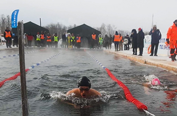 Более 70 спортсменов приняли участие в заплывах в крещенские морозы в Хабаровском крае