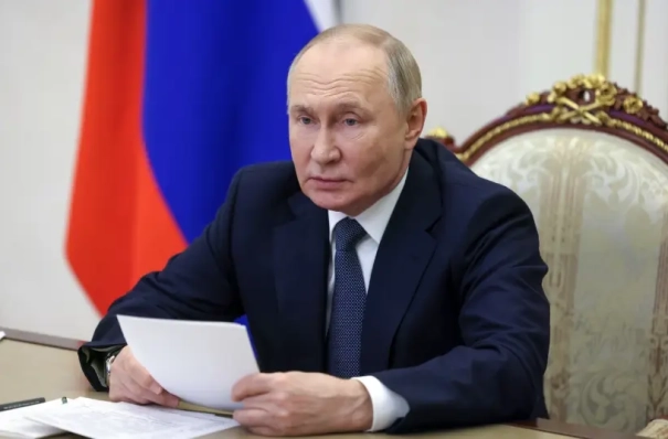 Путин поручил проработать механизм возмещения средств пострадавшим от мошенников гражданам