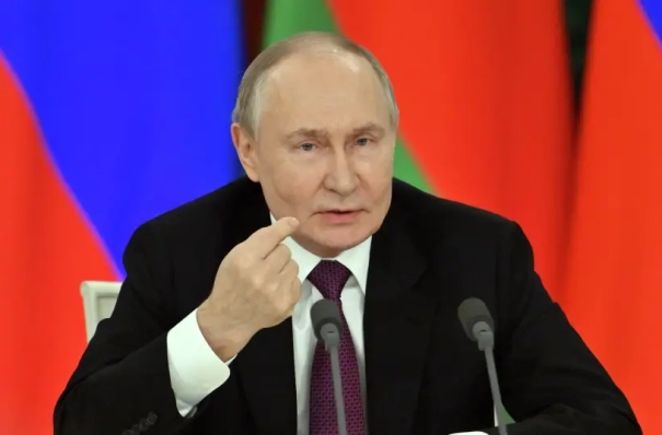 Путин требует усилить антитеррористическую защищенность объектов промышленности, транспорта, мест массового пребывания людей