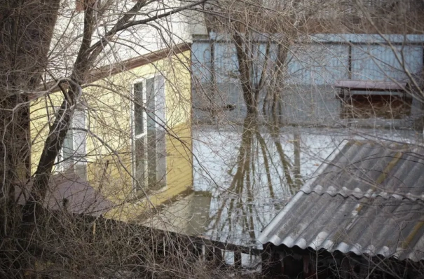 Подтопление домов из-за паводка началось в одном из районов Челябинской области