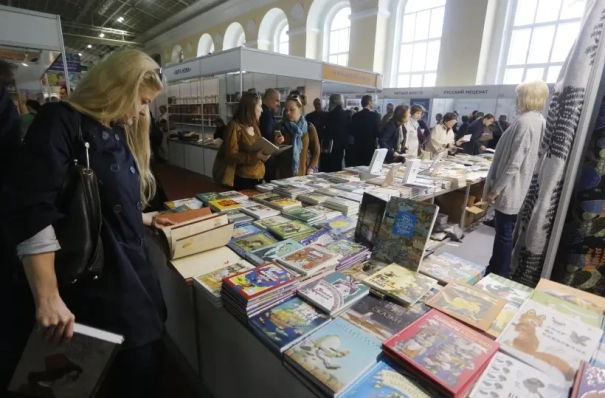 Книжный салон открывается в Петербурге