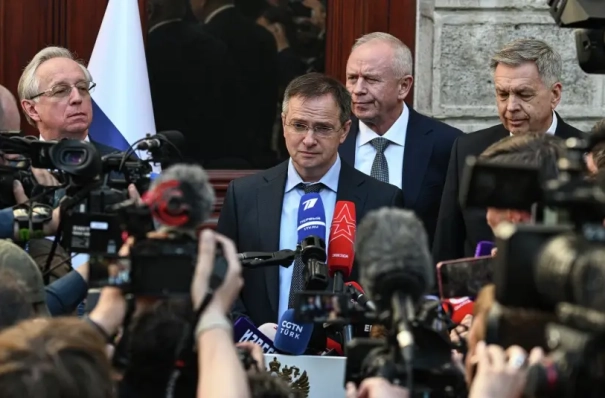 Мединский: задача прямых переговоров с Украиной - рано или поздно выйти на долгосрочный мир