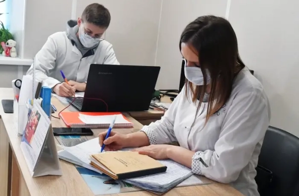 Медики Иркутской области получили право на выплаты при переезде в малые города