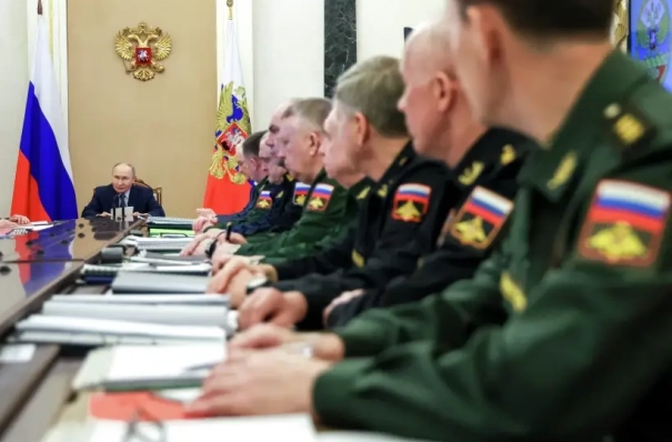Путин требует внедрять цифровые технологии и искусственный интеллект при создании новых вооружений