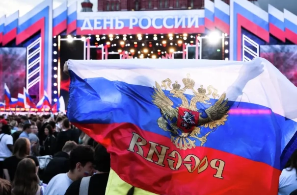 Более 2,7 млн человек приняли участие в праздновании Дня России - МВД