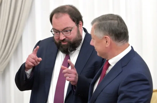 Минцифры рекомендует чиновникам пользоваться национальным мессенджером Max