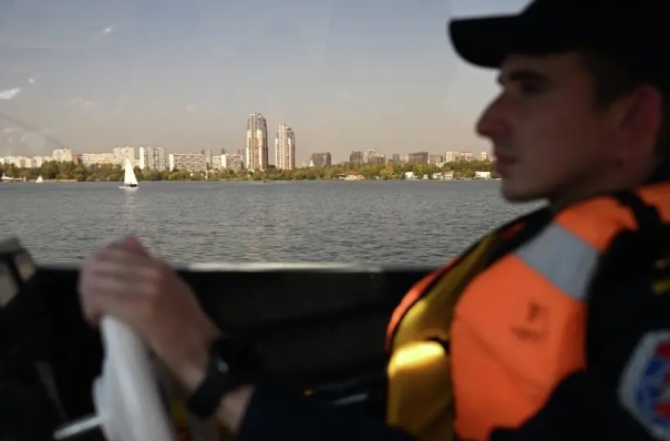Спасатели усилили патрулирование Москвы-реки и городских водоемов из-за жары