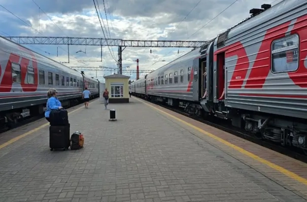 Более 130 поездов задерживаются после приостановки движения в Ростовской области