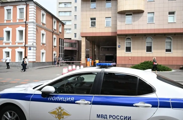 Несколько полицейских и трое сотрудников телеграм-канала Baza задержаны