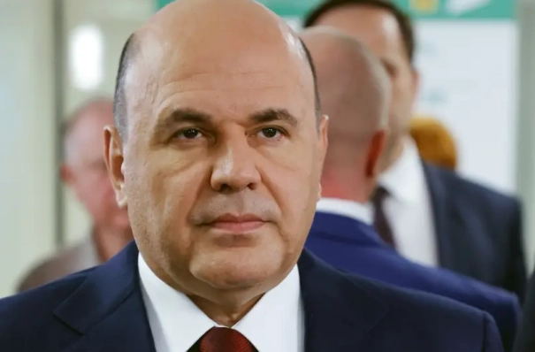 Мишустин посетил омский госпиталь ветеранов войн