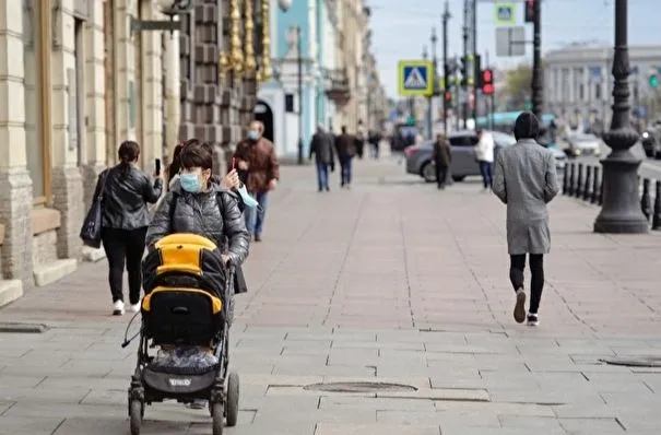 Треть жителей Петербурга получит по 800 рублей на покупкумасок и перчаток