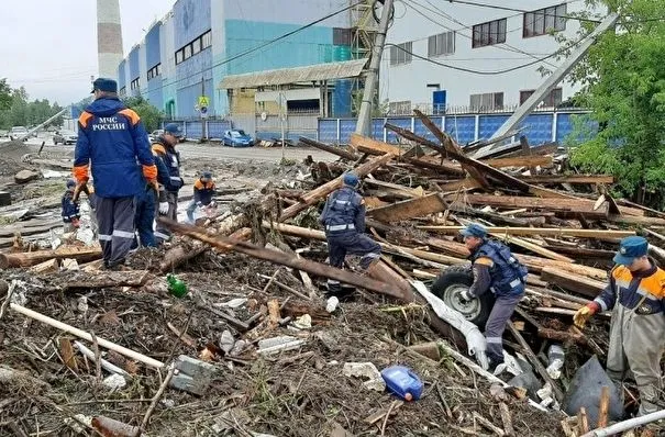 Более 57 тыс. кубометров воды откачано после паводка из зданий в Нижних Сергах