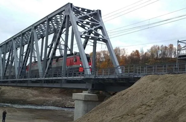 РЖД ввели в эксплуатацию новый ж/д мост взамен рухнувшего под Мурманском