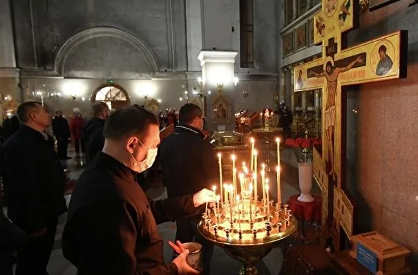 РПЦ просит пожилых прихожан воздержаться от посещения храмов на Рождество