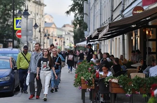 Летние веранды московских ресторанов можно будет посещать без предъявления QR-кода до 1 августа - Собянин