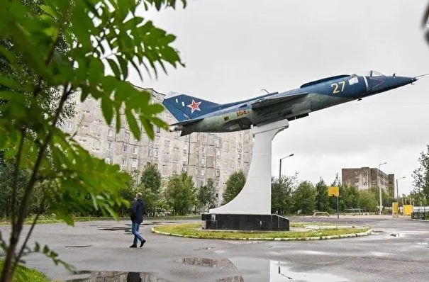 Памятный знак летчикам морской авиации при мурманской школе им. Апакидзе отреставрируют