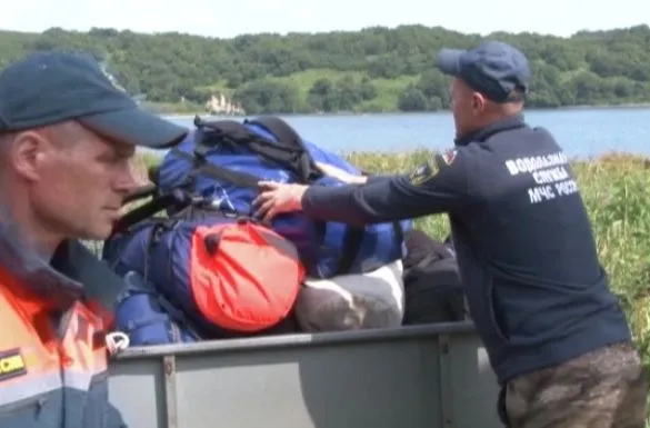 Спасатели возобновили поисковую операцию в районе падения вертолета Ми-8 на Камчатке