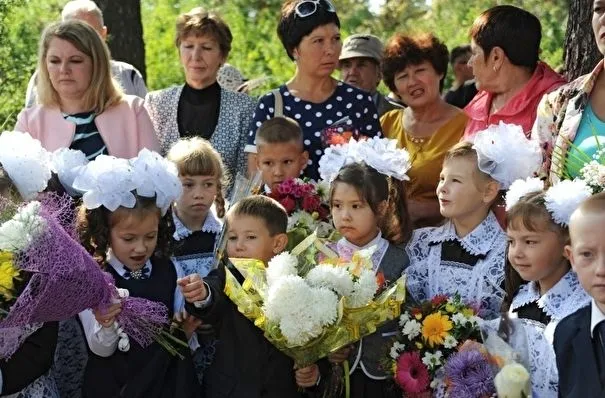 Только привитых от COVID-19 родителей первоклассников пустят на линейки 1 сентября в Крыму