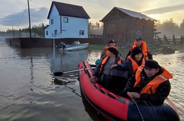 В Якутии затопило Верхоянск, половина города отключена от электроснабжения из-за угрозы аварий - власти