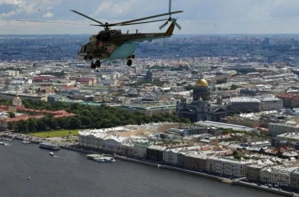 Тренировка морской авиации прошла в небе над Санкт-Петербургом