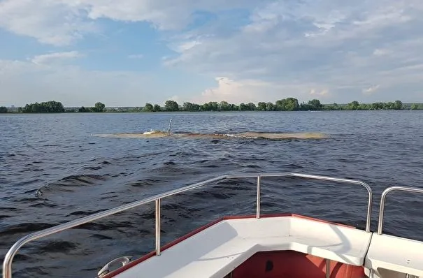 Затонувший на Волге под Казанью теплоход подняли из воды