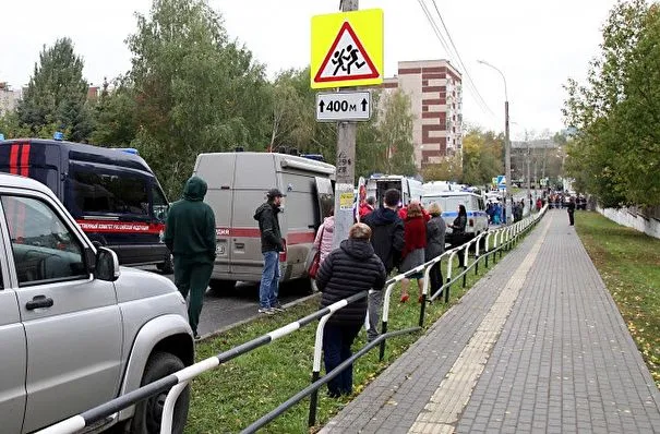 СКР: в результате стрельбы в ижевской школе погибли 15 человек, в том числе 11 детей