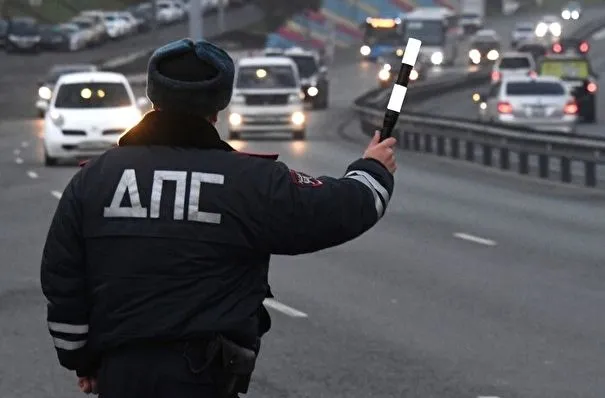 Кабмин ввел в ПДД полный запрет движения, остановки и стоянки на островках безопасности